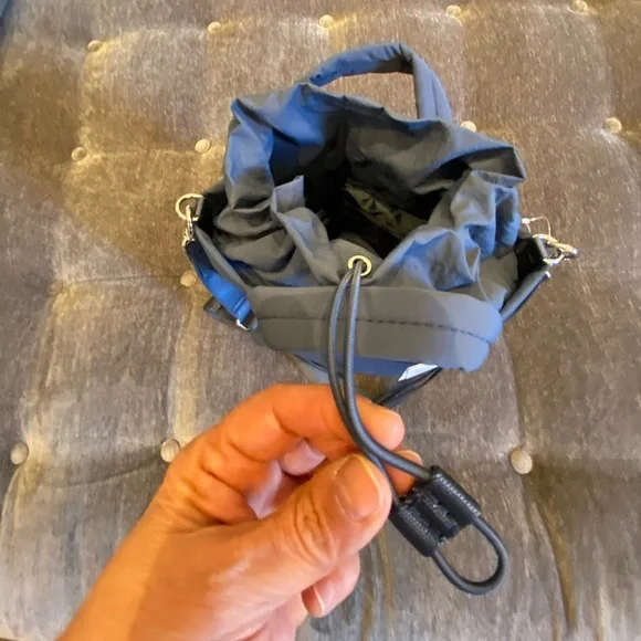 NWT Athletic Athleisure Minimalist Travel RARE Lululemon On My Level Bag *Micro - Picture 16 of 17